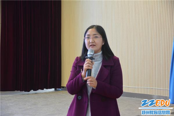 图1 教研员陶玲华老师主持活动 图1 教研员陶玲华老师主持活动