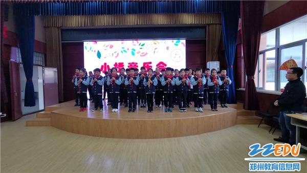 2 三年级二班展演《粉刷匠》 2 三年级二班展演《粉刷匠》