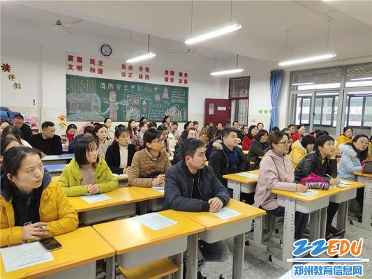 3家长认真聆听 3家长认真聆听