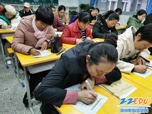 4家长认真填写《在职教师有偿补课调查问卷》 4家长认真填写《在职教师有偿补课调查问卷》