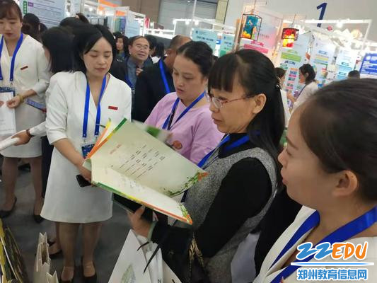 5参观者对课程实施过程非常感兴趣 5参观者对课程实施过程非常感兴趣