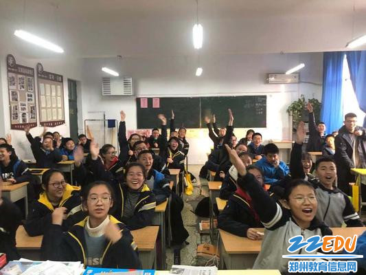 同学们积极抢答 同学们积极抢答