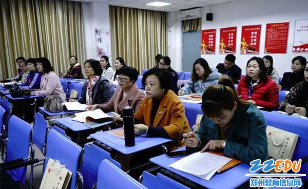 与会家委会成员认真聆听_副本 与会家委会成员认真聆听_副本