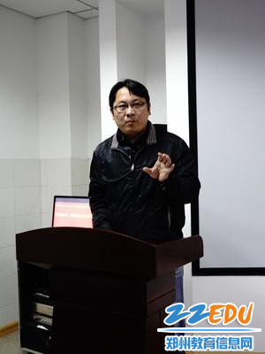 郑州二中初中部执行校长姜波和大家交流谈心_副本 郑州二中初中部执行校长姜波和大家交流谈心_副本