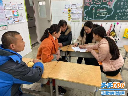 老师与家长交流_调整大小 老师与家长交流_调整大小