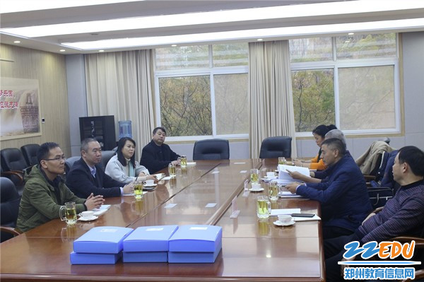 马海峰校长、罗艳芳副校长认真听取检查组检查汇总_副本 马海峰校长、罗艳芳副校长认真听取检查组检查汇总_副本