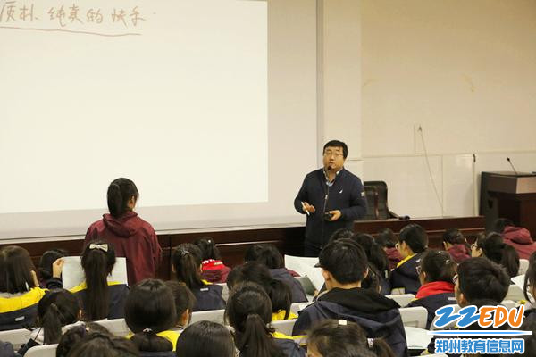 贾建英老师与学生交流_副本 贾建英老师与学生交流_副本