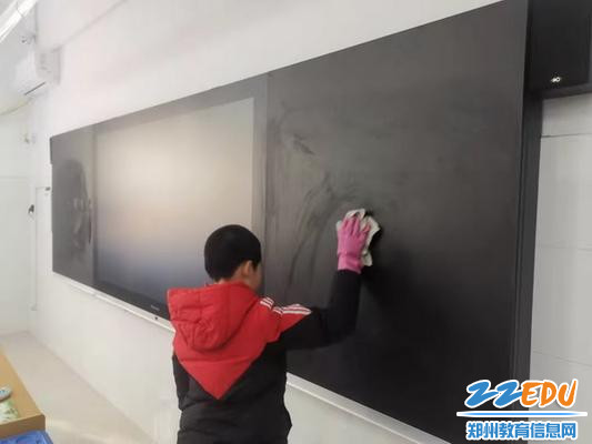 认真打扫卫生 (7)_调整大小 认真打扫卫生 (7)_调整大小