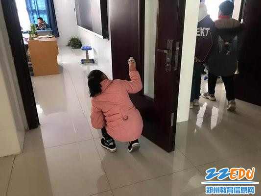 认真打扫卫生 (1)_调整大小 认真打扫卫生 (1)_调整大小