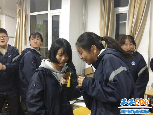 八年级学生向九年级赠送祝福语 八年级学生向九年级赠送祝福语