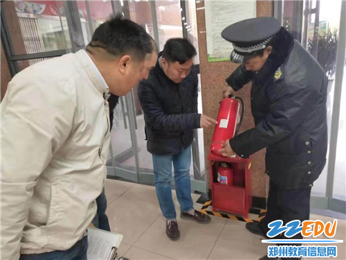 检查餐厅干粉灭火器 检查餐厅干粉灭火器