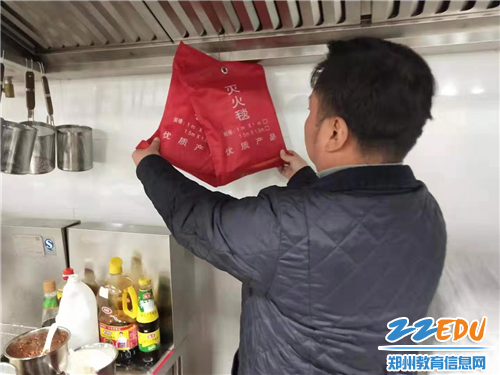 查看餐厅后厨操作台灭火毯 查看餐厅后厨操作台灭火毯