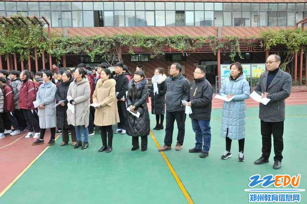 评委老师在认真打分 评委老师在认真打分