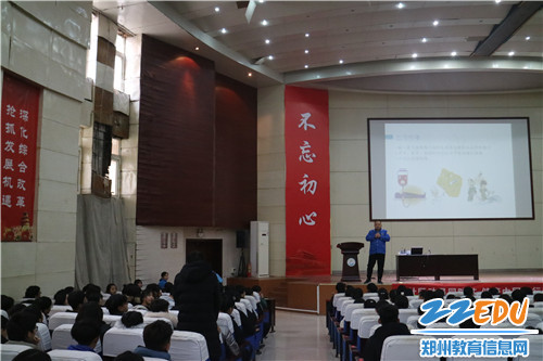 苗亚洲大夫与学生互动 苗亚洲大夫与学生互动