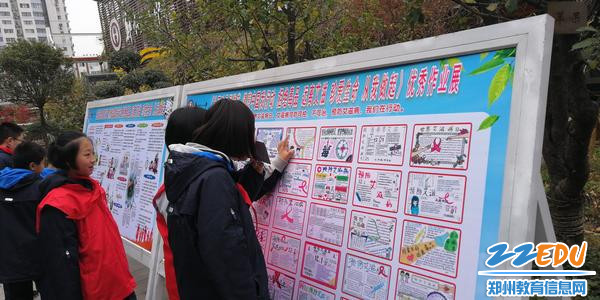 4.预防艾滋病知识展和优秀手抄报作品展同时进行 - 副本 4.预防艾滋病知识展和优秀手抄报作品展同时进行 - 副本