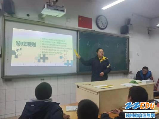 各班组织“幸福与安全同行”的主题班会课 各班组织“幸福与安全同行”的主题班会课