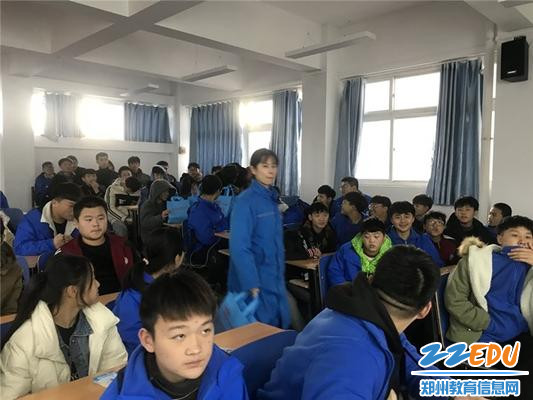 现场发放防艾宣传资料_副本 现场发放防艾宣传资料_副本