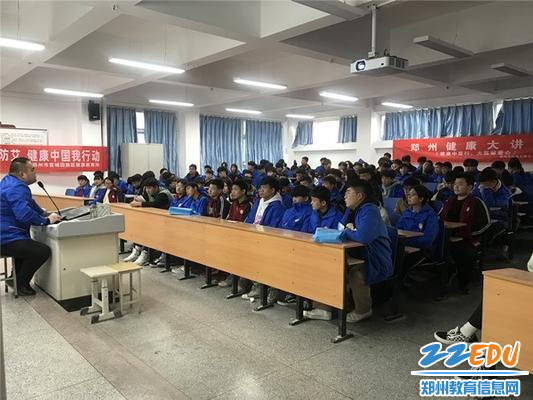 学生认真听讲_副本 学生认真听讲_副本