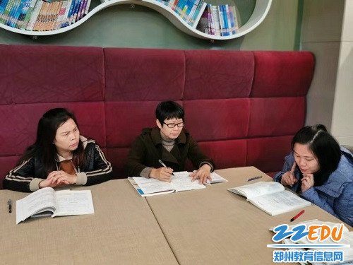 语文组教师畅所欲言,集思广益 语文组教师畅所欲言,集思广益