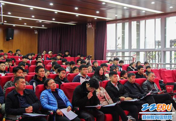 师生认真聆听,身临其境 师生认真聆听,身临其境