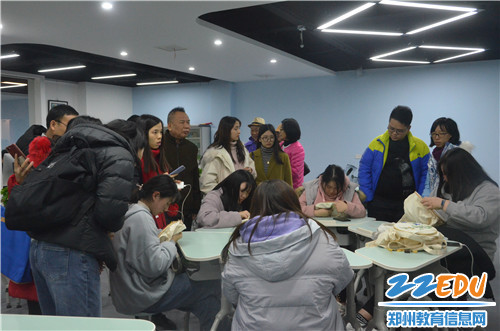 参观广告设计实训室 参观广告设计实训室