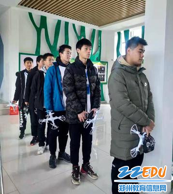 郑州市信息技术学校参赛选手热情高涨 郑州市信息技术学校参赛选手热情高涨