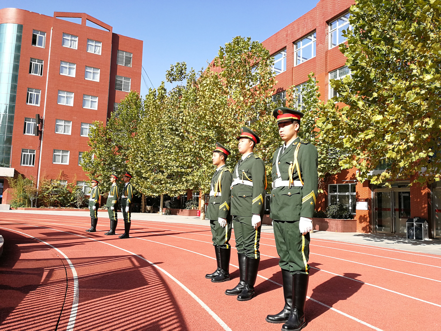 "12月9日上午十时,郑州八中校园里响起了嘹亮的《黄河大合唱》