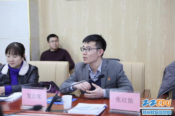 郑州12中信息技术老师王飞分享研究成果