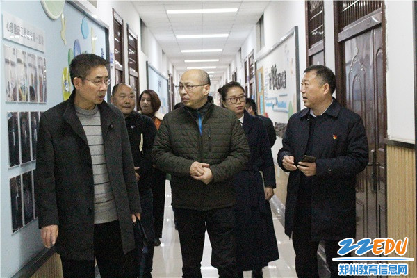 2参观综合实训楼 2参观综合实训楼