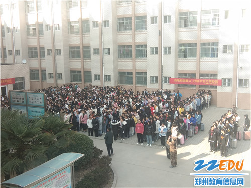 同学们快速在安全地带集合 同学们快速在安全地带集合