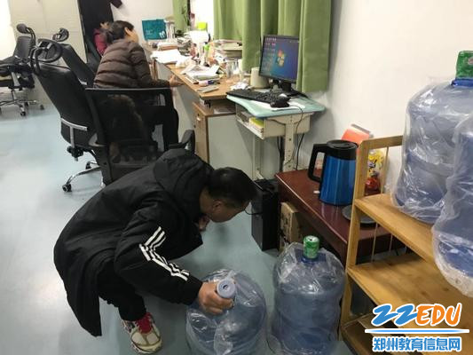 6查看有无乱拉电线情况 6查看有无乱拉电线情况