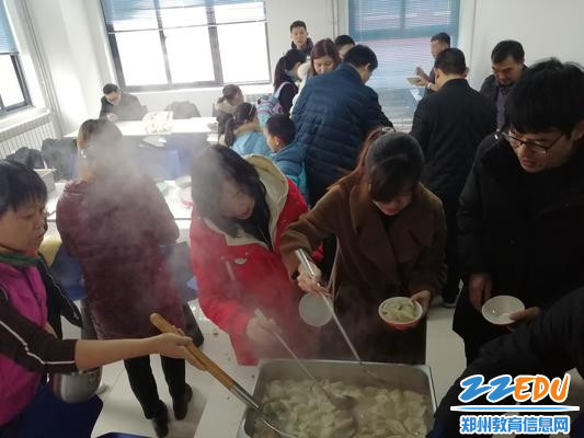 热气腾腾的饺子出锅了1 热气腾腾的饺子出锅了1