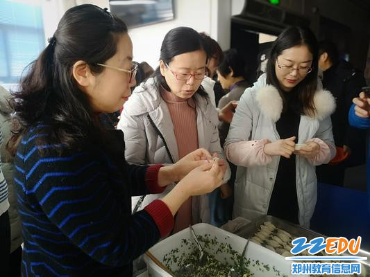 看谁包的快1 看谁包的快1