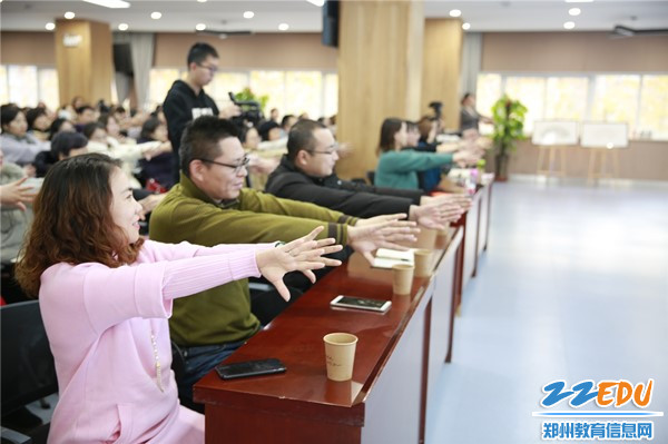 文一领导一起参与开场小游戏 文一领导一起参与开场小游戏