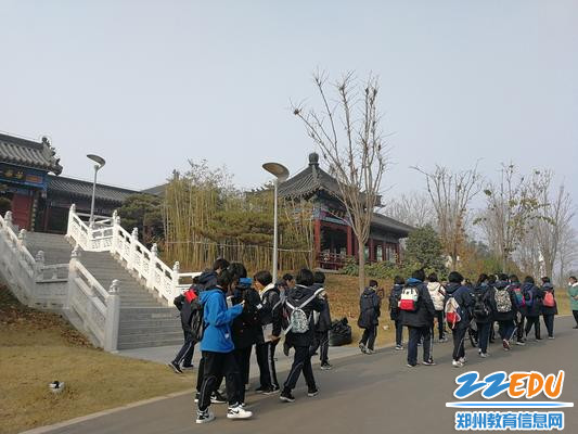 1.3郑州八中“感受园林艺术 传承华夏文明”主题团日活动,学生干部在园博园开始研学之旅。 - 副本 1.3郑州八中“感受园林艺术 传承华夏文明”主题团日活动,学生干部在园博园开始研学之旅。 - 副本