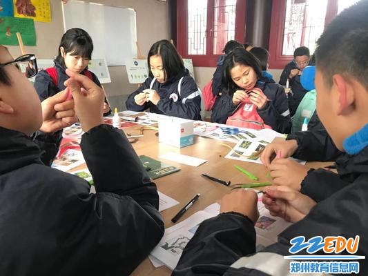 3.1学生们在”豫园“制作衍纸书签 - 副本 3.1学生们在”豫园“制作衍纸书签 - 副本