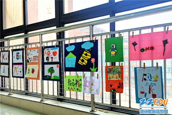 2.三年级学生--制作精美的创意英语字母秀 2.三年级学生--制作精美的创意英语字母秀