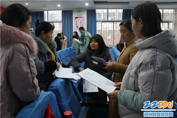 政史地组代表讨论 政史地组代表讨论