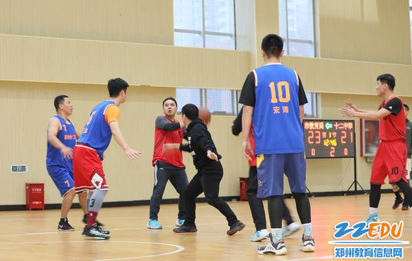郑州市教育局与郑州12中举行迎新年篮球友谊赛