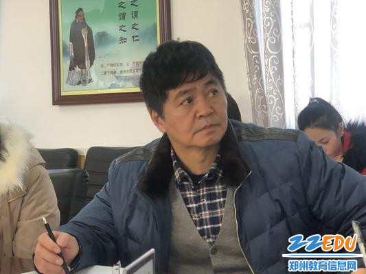 王金岭老师聆听教师发言_调整大小 王金岭老师聆听教师发言_调整大小