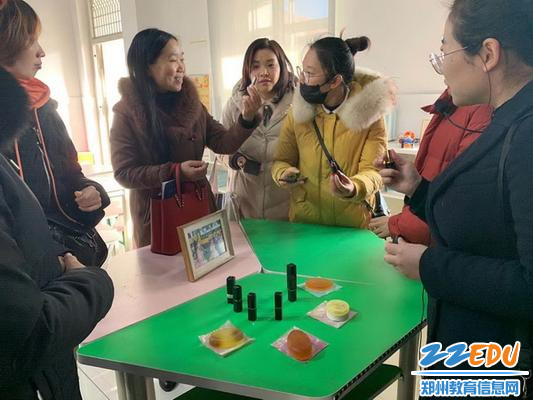 国培团老师观看口红_调整大小 国培团老师观看口红_调整大小