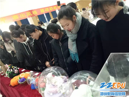 美术作品展现场