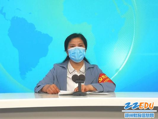 校长段亚萍给学生上开学第一课1