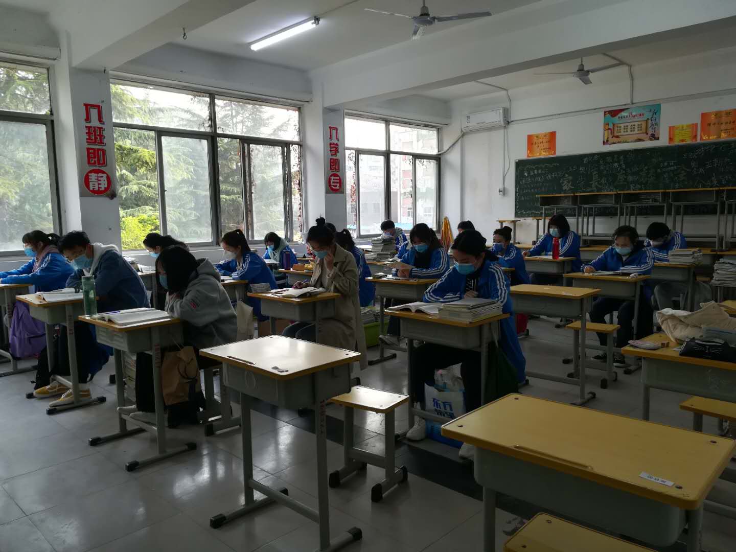 郑州44中高三年级安全返校,开学第一课讲防疫知识