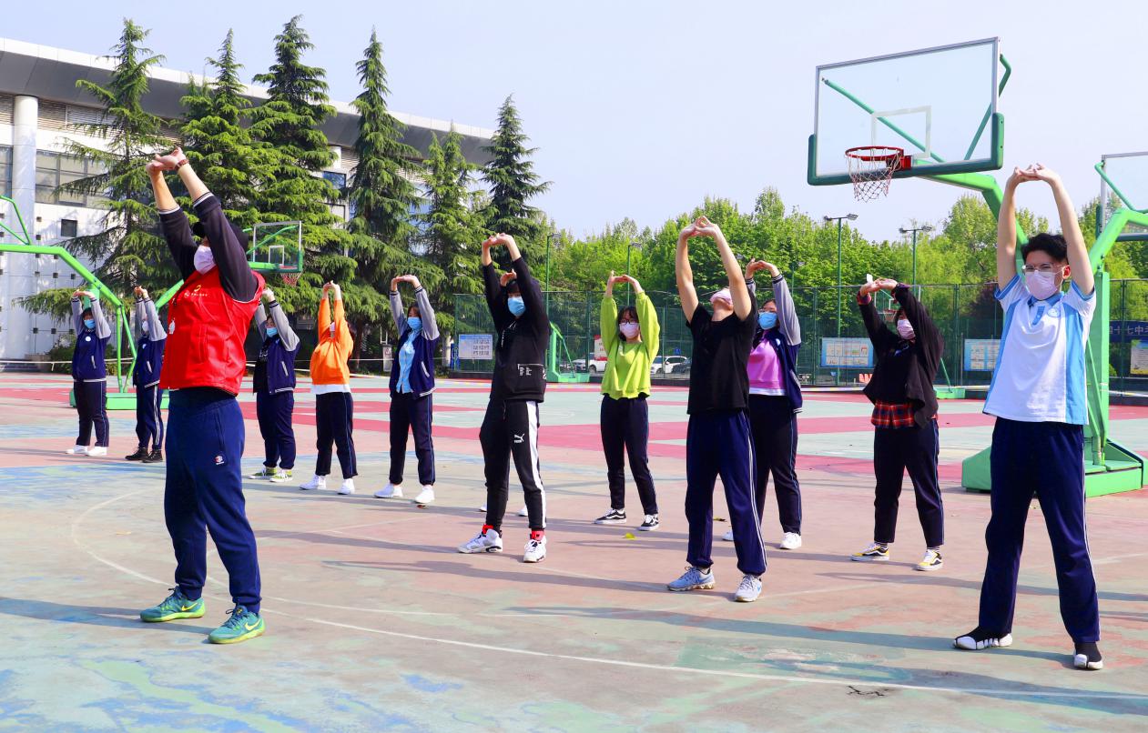 复学不忘健身 郑州市第四十七高级中学体育课"天天"见
