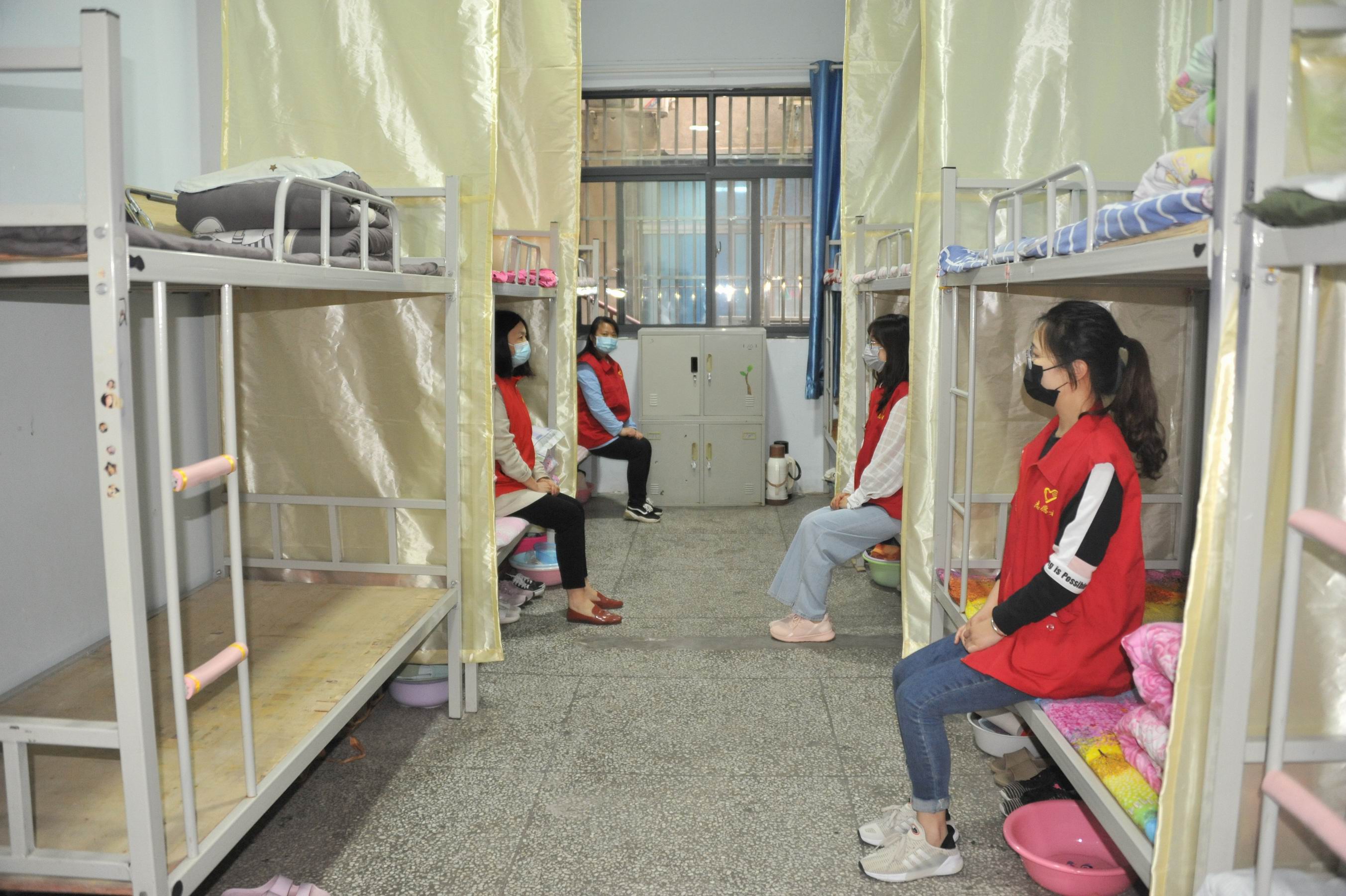 郑州市扶轮外国语高级中学进行高一高二年级全面复学防疫演练