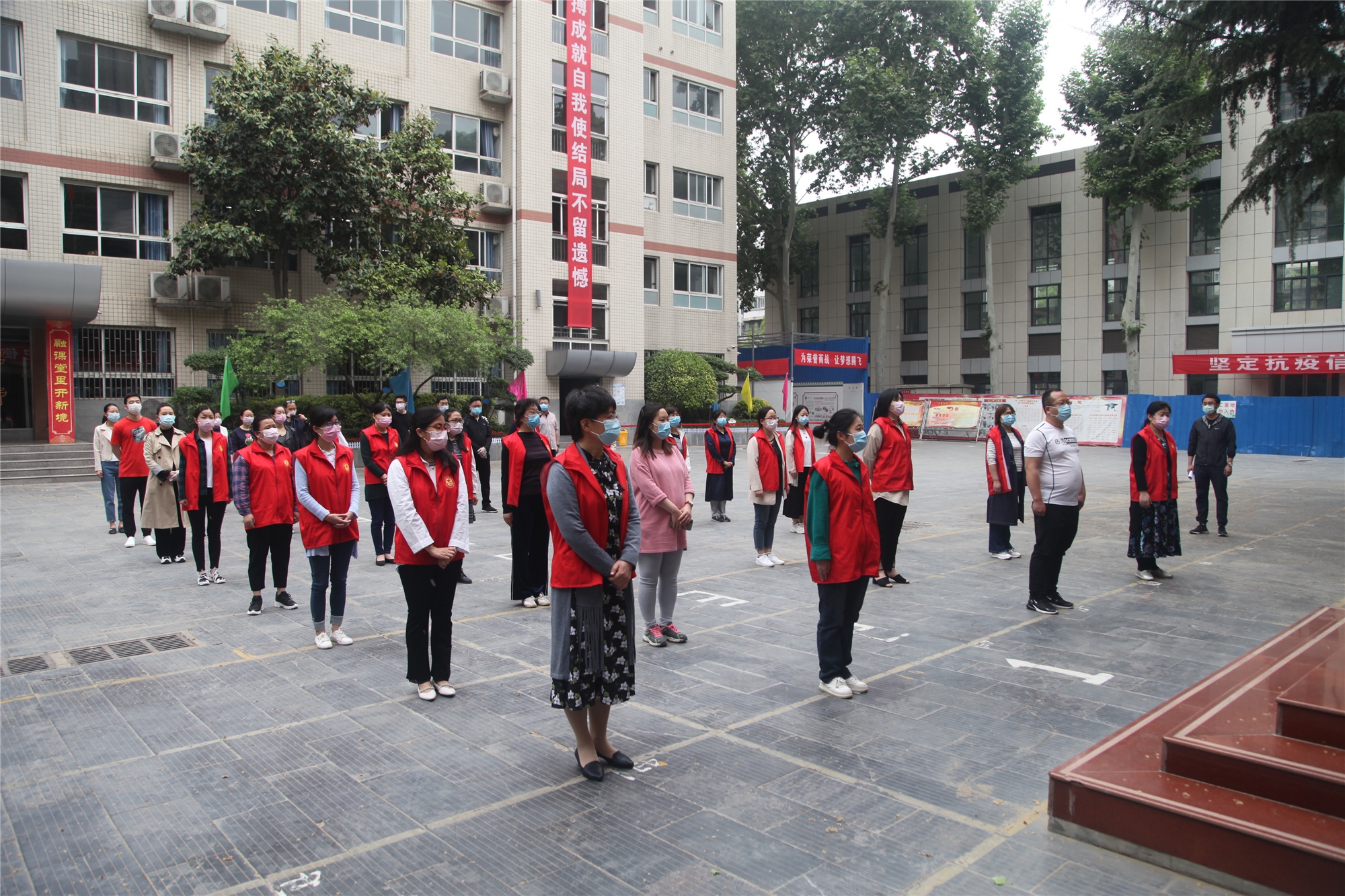 郑州市第四十四初级中学进行复学演练为"神兽"们保驾护航