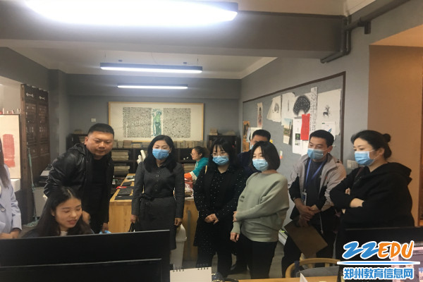 学校领导看望参与项目制作的文创专业部教师_副本 学校领导看望参与项目制作的文创专业部教师_副本
