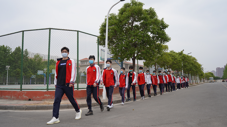 青春后浪复奔涌郑州市第七高级中学复学日纪实新闻中心