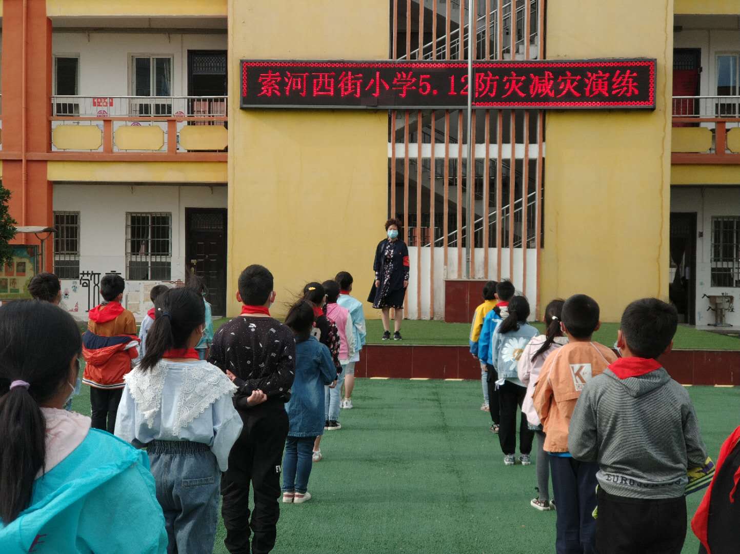 荥阳市索河西街小学开展"防灾减灾"应急疏散演练活动